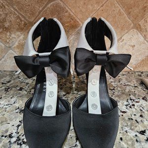 katy Perry black  and white Women's heels, Size 6.5M